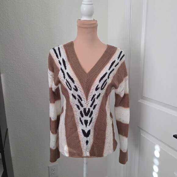 Pretty sweater - Picture 1 of 3